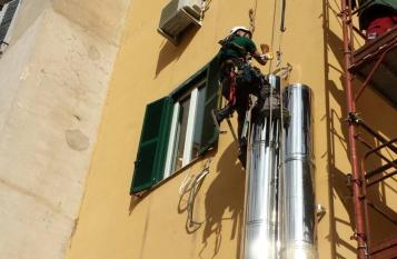 Linstallazione di una canna fumaria in un condominio