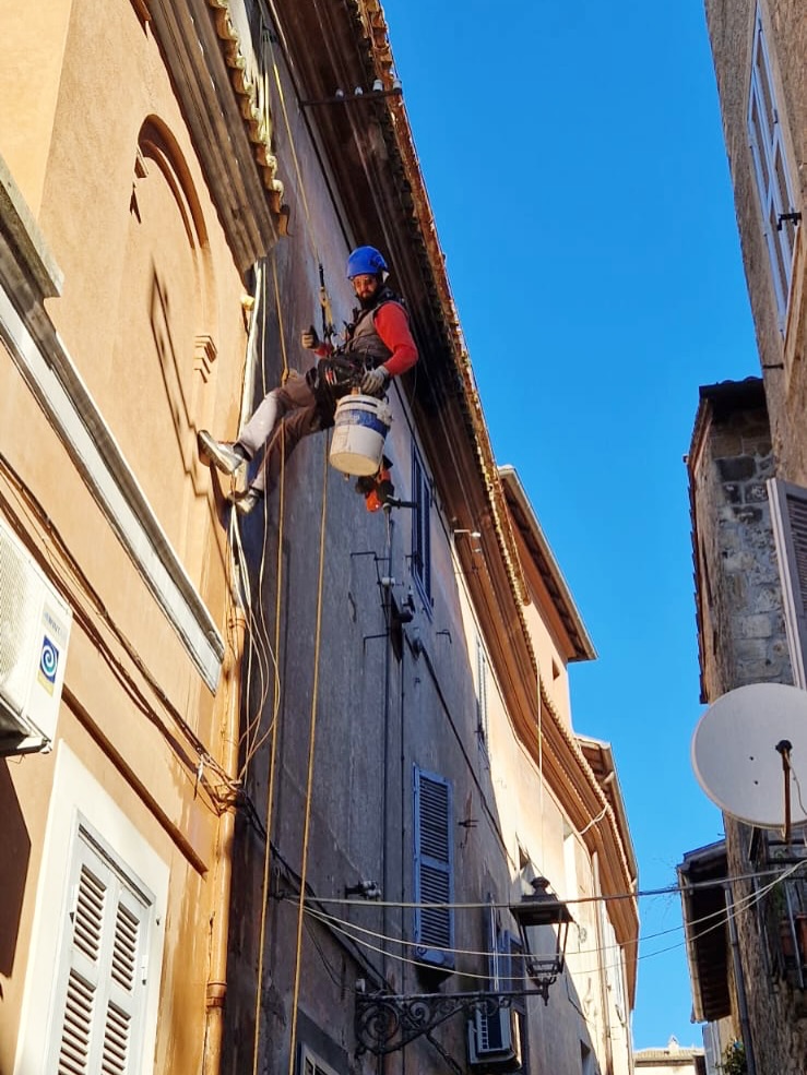 Intervenire nel centro storico di una citta': competenza e rispetto della architettura.