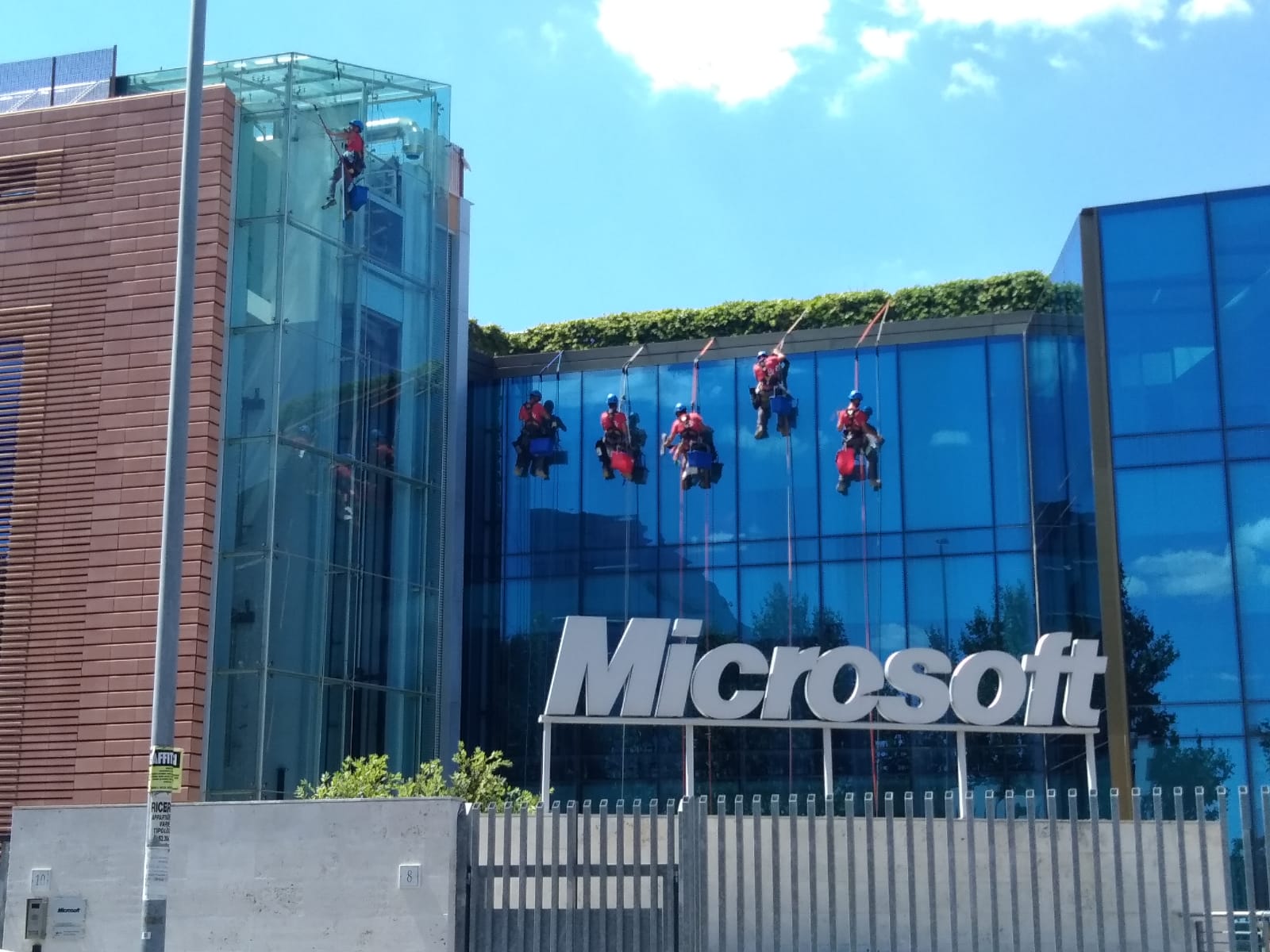  MICROSOFT - ROMA PULIZIA DELLE VETRATE ESTERNE