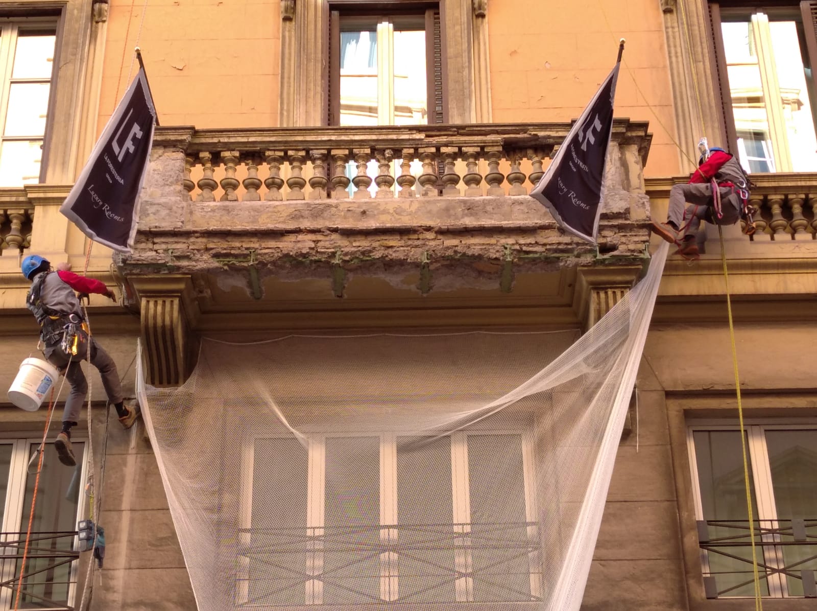 INTERVENTO DI MESSA IN SICUREZZA VIA DEL TRITONE - ROMA