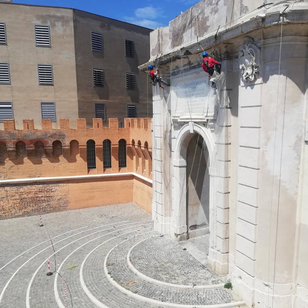 PORTA LIVORNO (CIVITAVECCHIA) POSA IN OPERA DI RETE DI PROTEZIONE CADUTA CALCINACCI